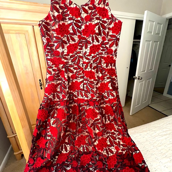 Dress the Population Dresses & Skirts - Gorgeous dress! Like-new, beige floral, women’s size Large (10-12) wore once!